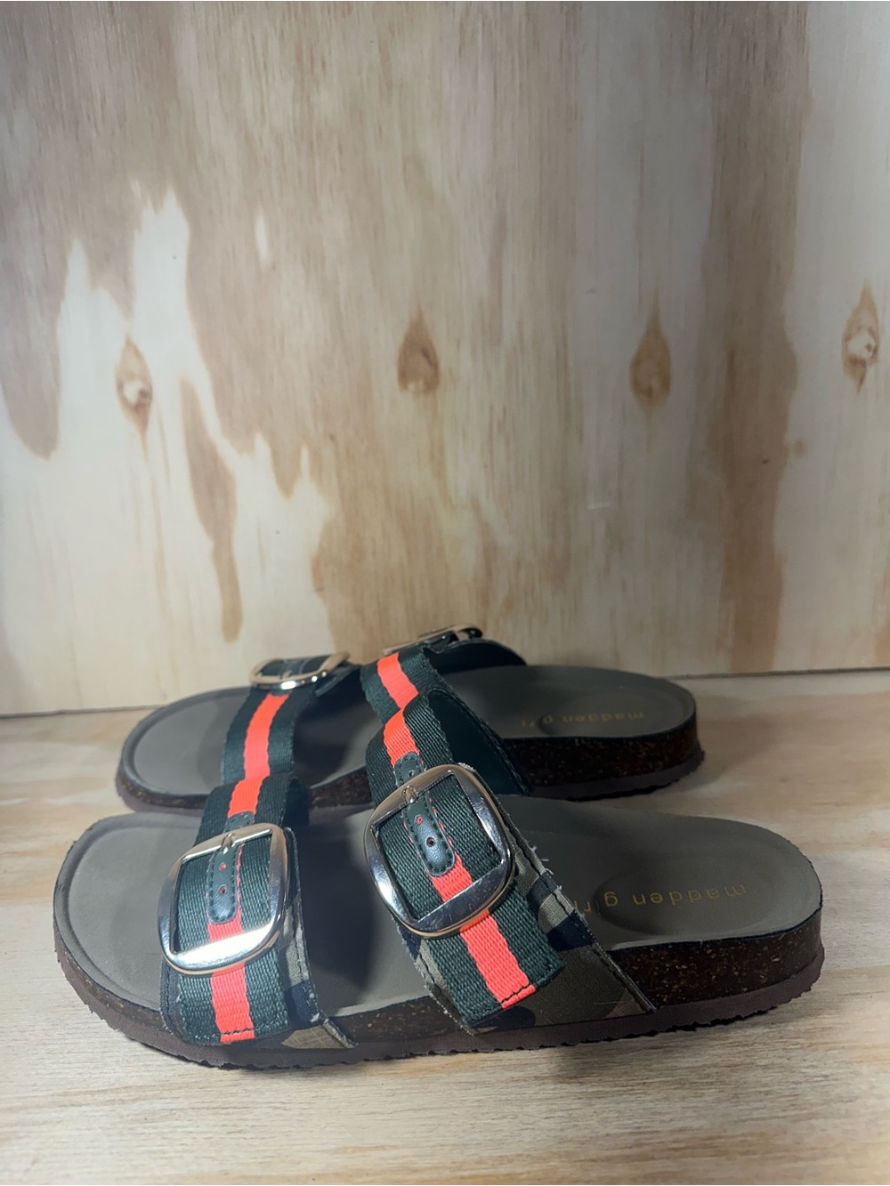 Madden Girl Camo 2 Sandals Women’s Size 7